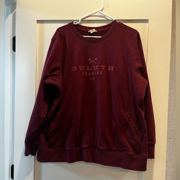 Plus size crew neck sweatshirt with a kangaroo pocket - Picture 1 of 3